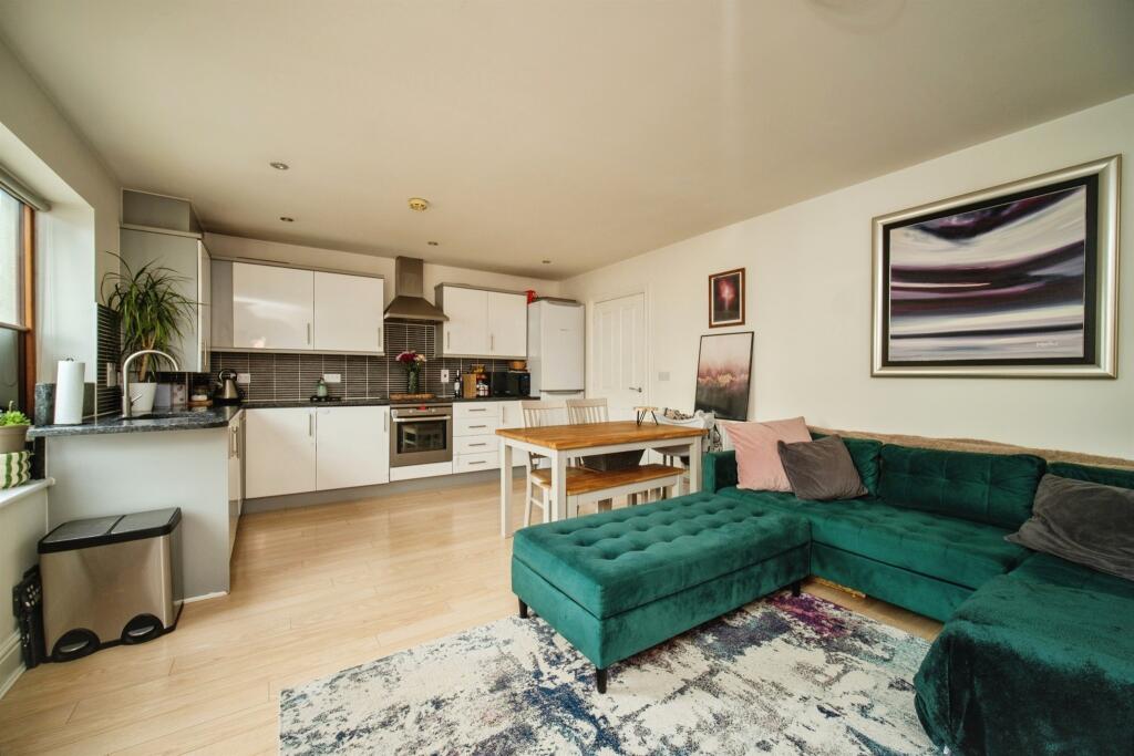 Greenlands Road, Basingstoke - View 2