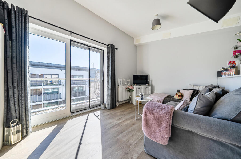 Apartment in Southampton - View 3