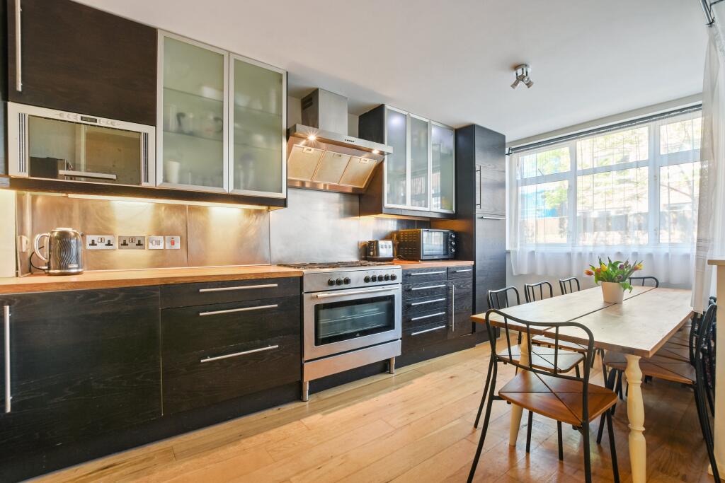 Apartment in London - More