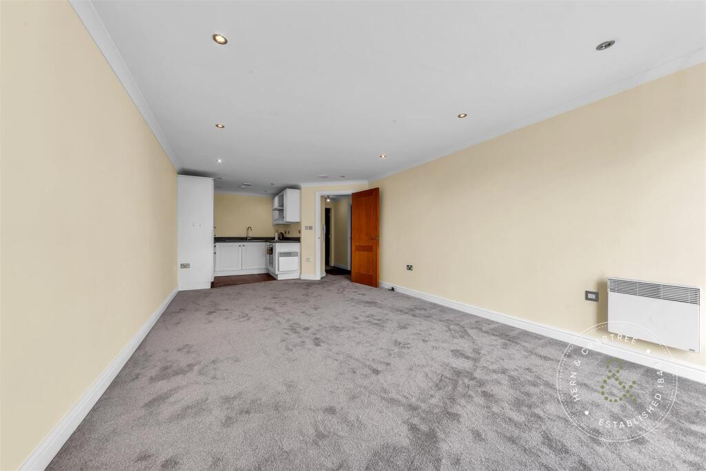Apartment in Cardiff, Rhydypenau, Cyncoed - View 4