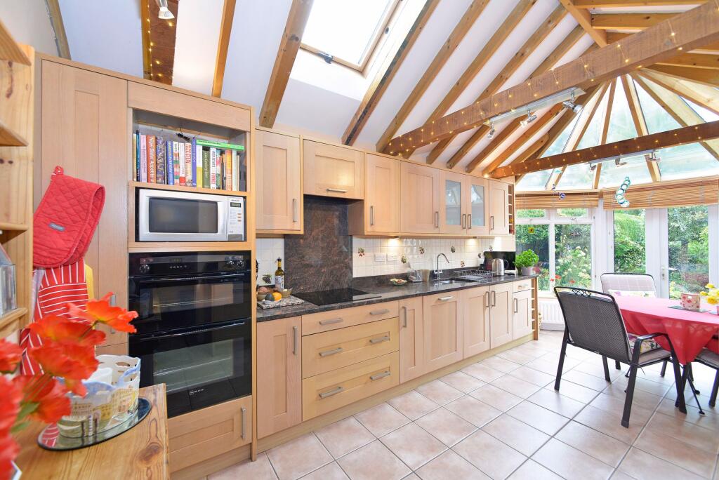 New Park Road, Cranleigh, GU6 - View 3