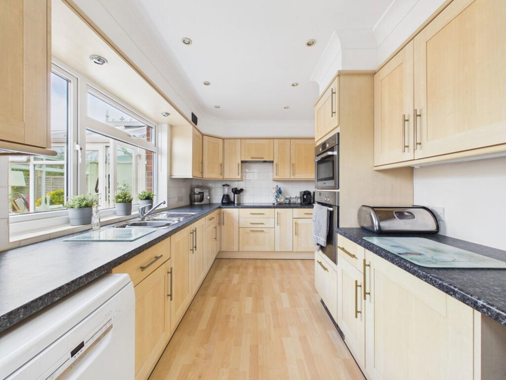 House in Worthing, West Sussex - More