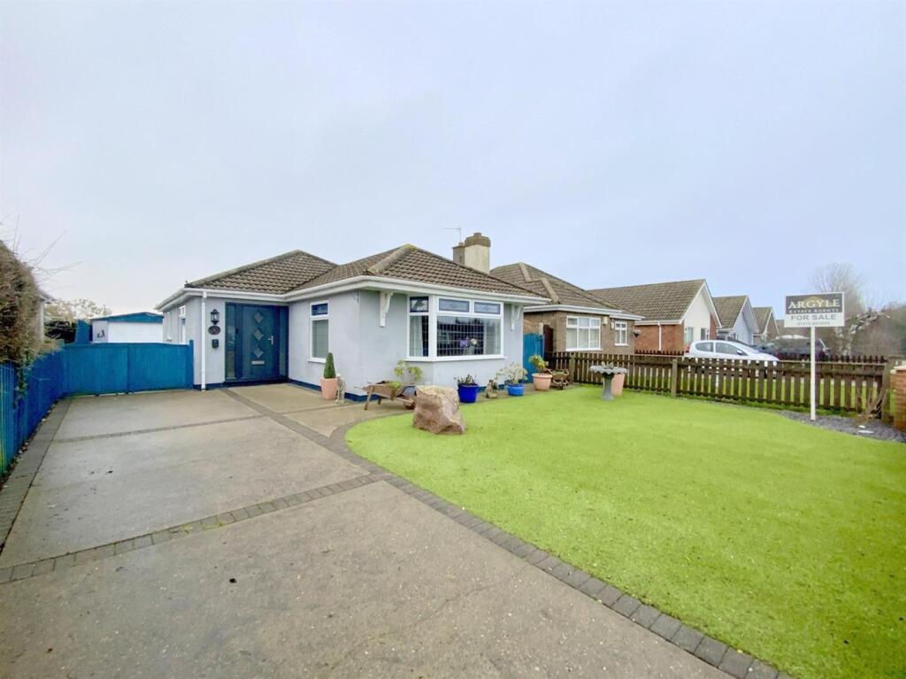 3-bed detached on Bedford Road, Cleethorpes, £260,000