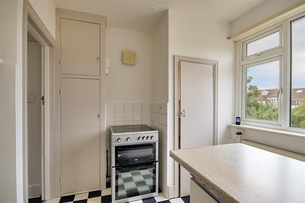 Apartment in Worthing, Broadwater - More