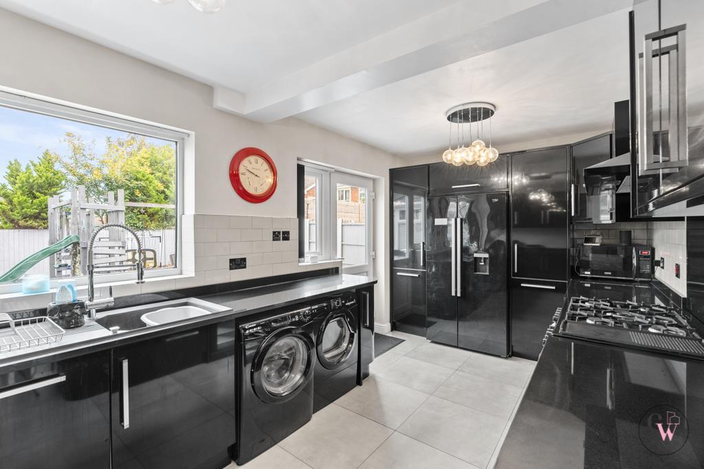 Carmarthen Close, Winsford photo 3