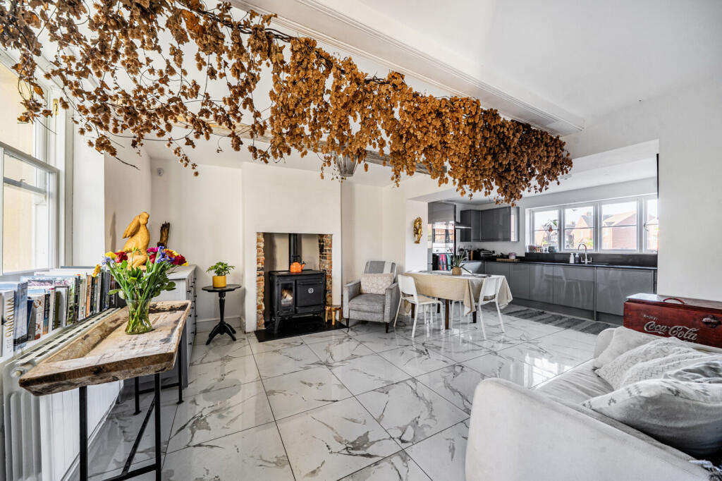 House in South Oxfordshire, Preston Crowmarsh, Benson - More