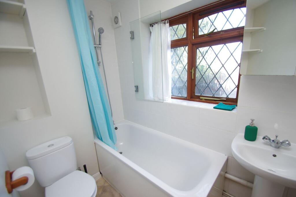Apartment in Watford, Hertfordshire - More