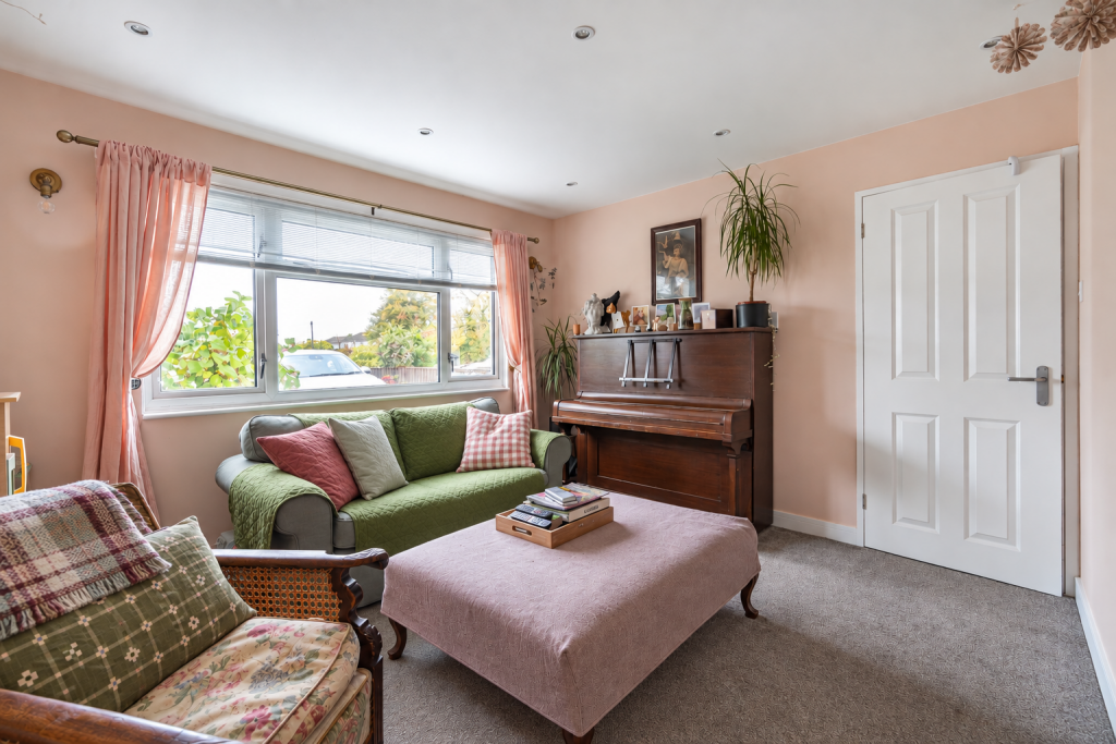 The Oval, Wood Street Village, Guildford, GU3 photo 3