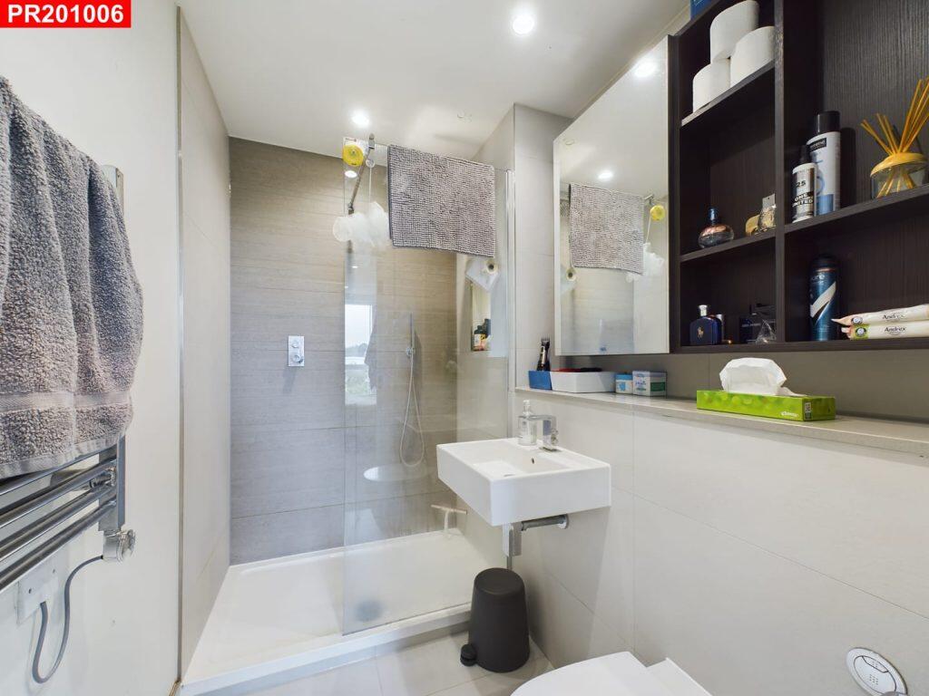 Apartment in Harrow - More
