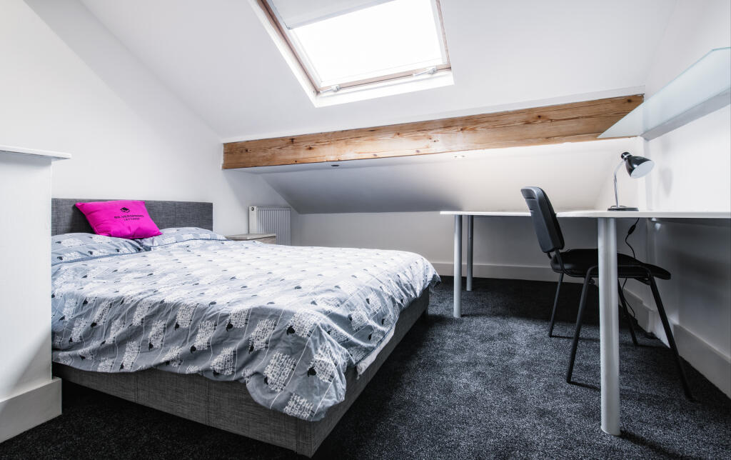 8 bedroom terraced house for rent