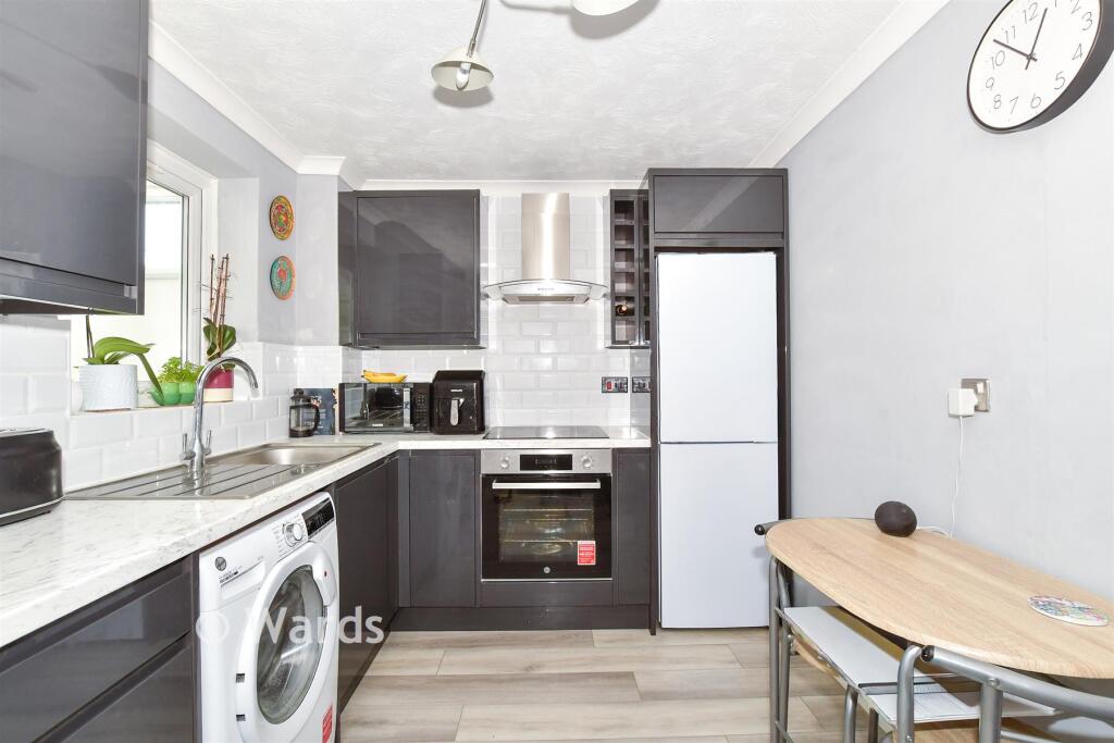Woodlea, Leybourne, West Malling, Kent photo 3