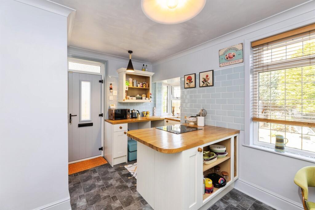 House in Bradford, West Yorkshire - View 5