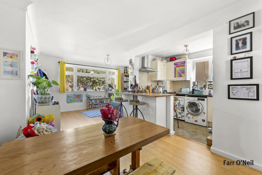 Westbury Lane, Buckhurst Hill, IG9 - View 2