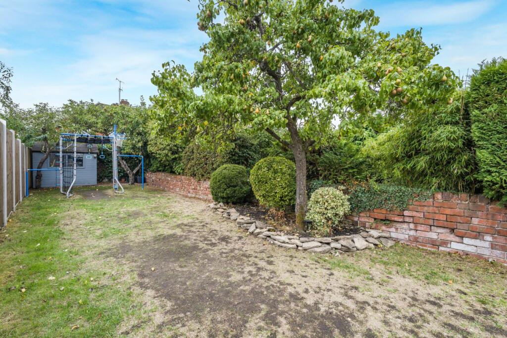 House in Gloucester - View 2