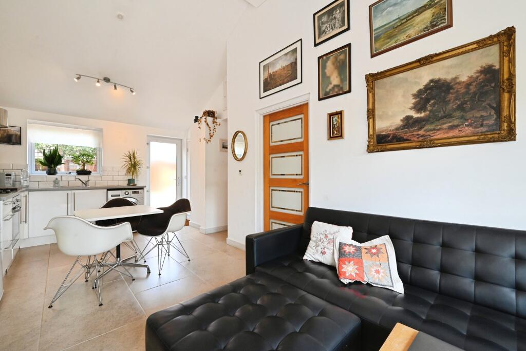House in Ruscombe, Wokingham - View 3