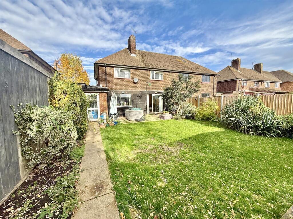 Elizabeth Road, Pilgrims Hatch, Brentwood photo 2