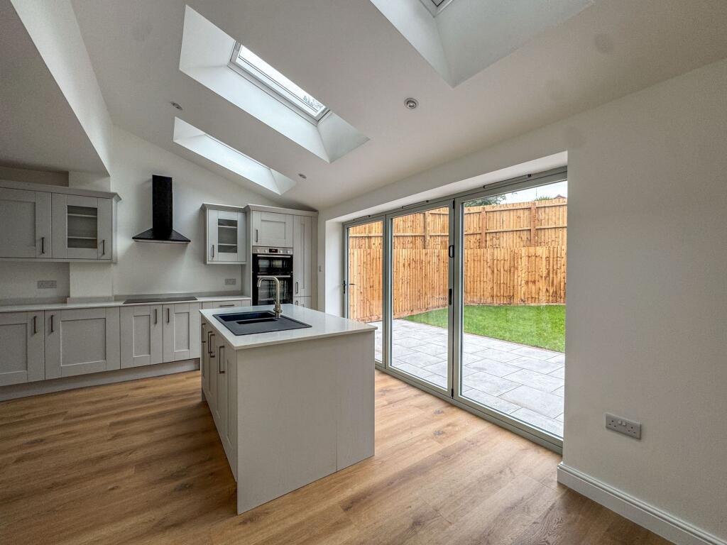 Hollycroft, Hinckley, LE10 photo 4