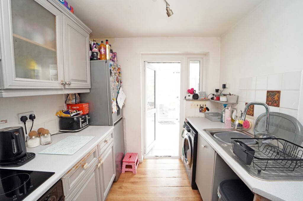 Folly Crescent, Highworth, SN6 7JW - View 5