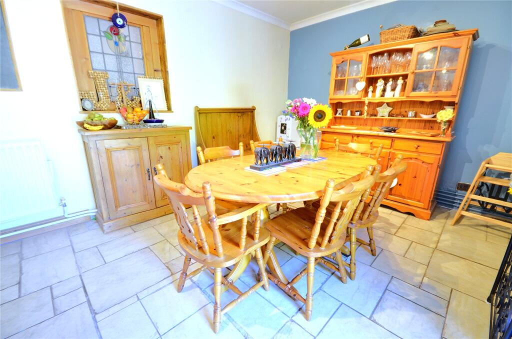 House in East Grinstead, Dormansland - View 5