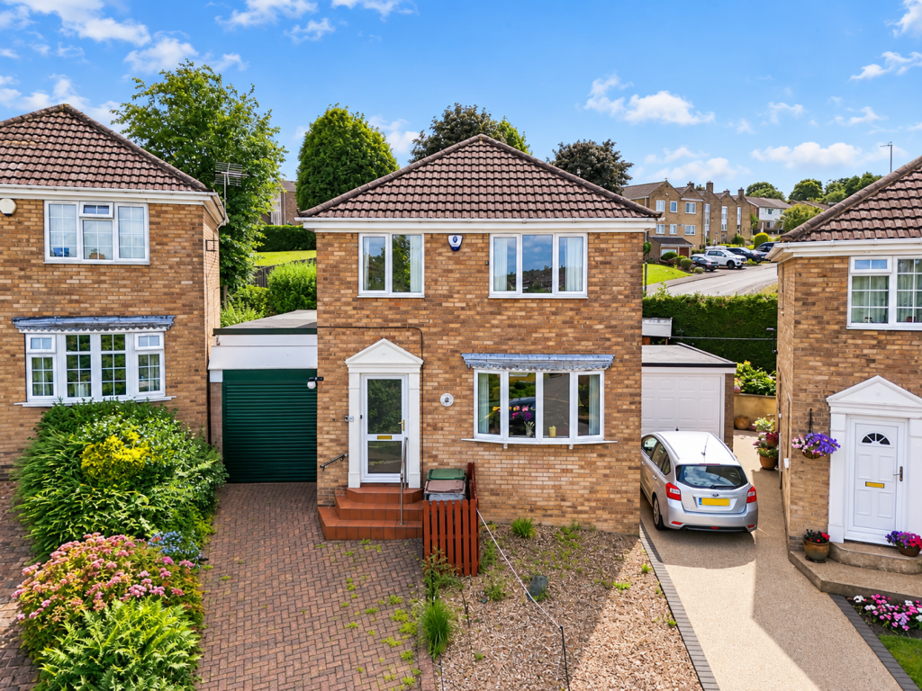 3-bed detached on Ford Close, Dronfield, S18 1TG, £330,000