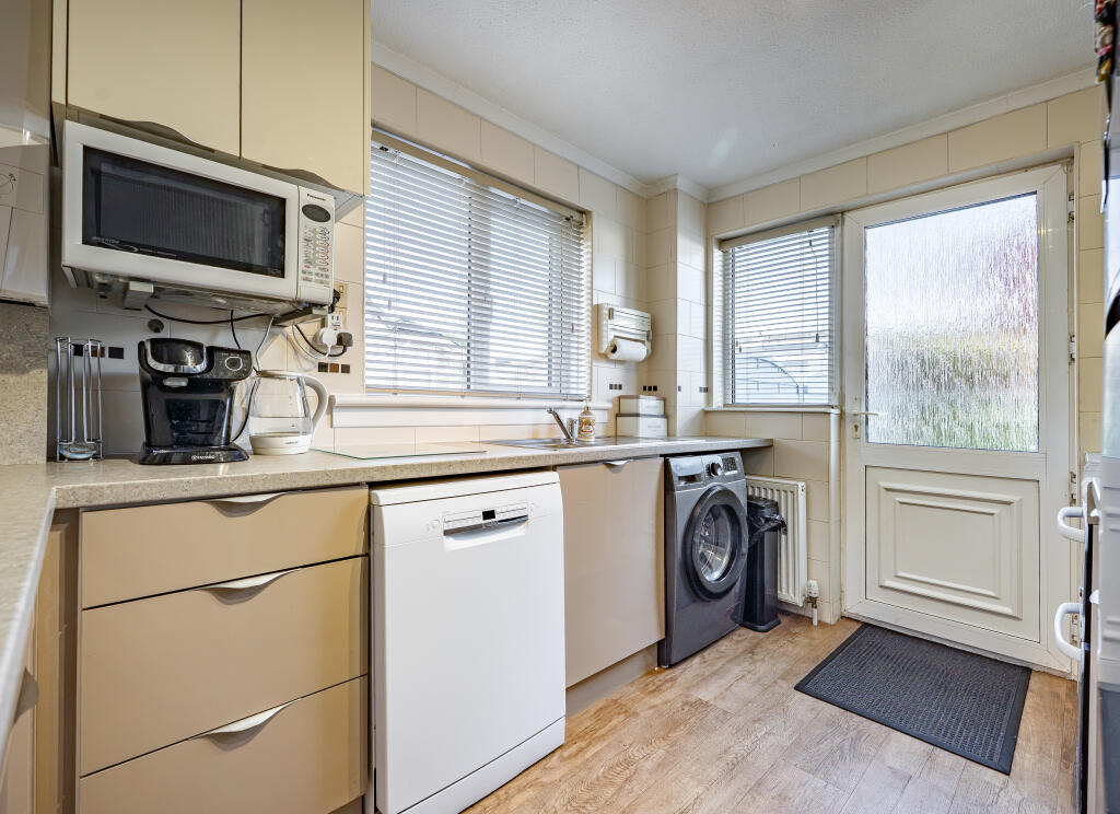 House in Bishopbriggs, Auchinairn - More