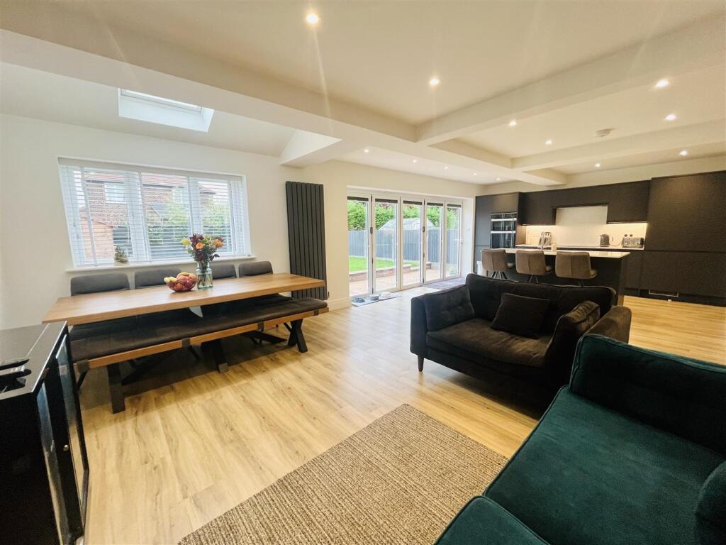 Shaftesbury Avenue, Timperley, Altrincham – pohled 3