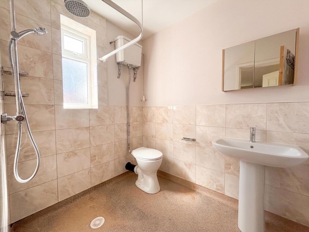 Hyde Drive, Worsley, M28 - More