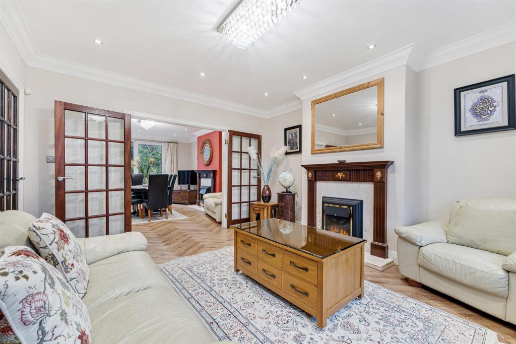 Broadoaks Road, Sale photo 2