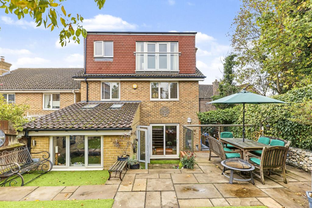 House in Broxbourne, Hertfordshire - View 2