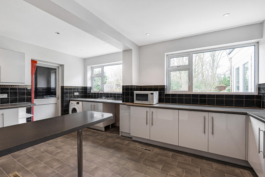 House in Welwyn Hatfield, Welwyn - View 2