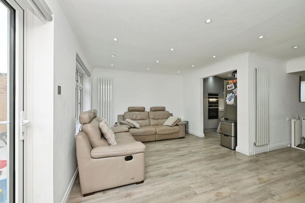 Hammondstreet Road, Cheshunt, Waltham Cross, EN7 photo 4
