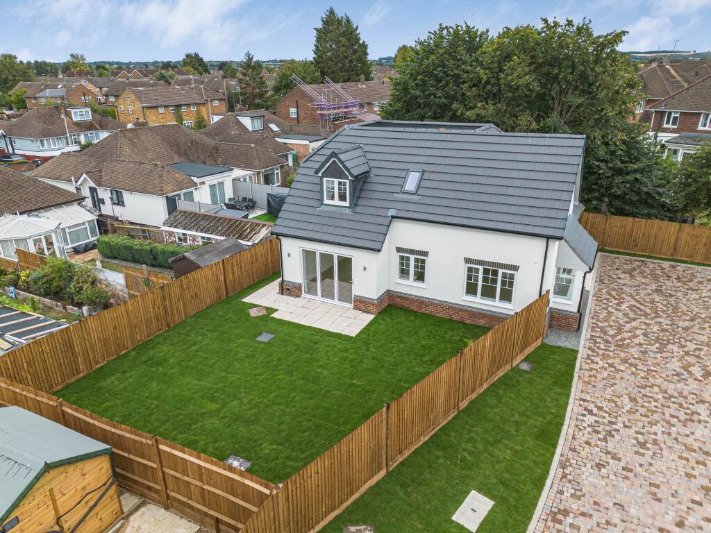 House in Luton - View 2