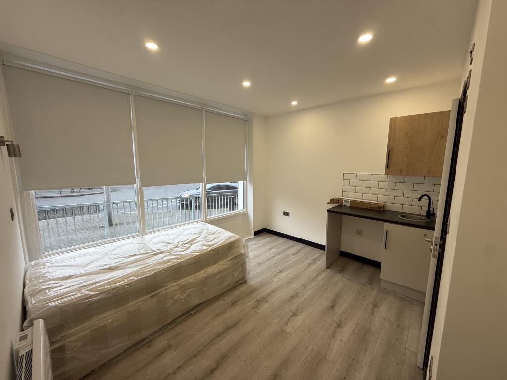 Main image of property: High Street, CHATHAM