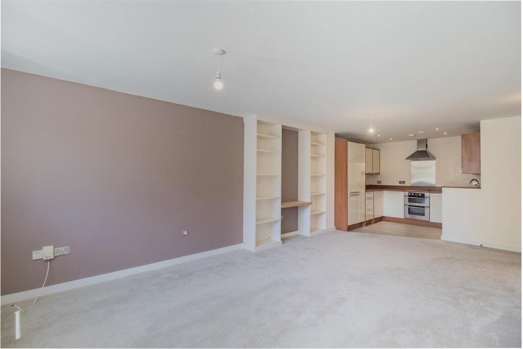 Apartment in Cheltenham, Gloucestershire - View 3
