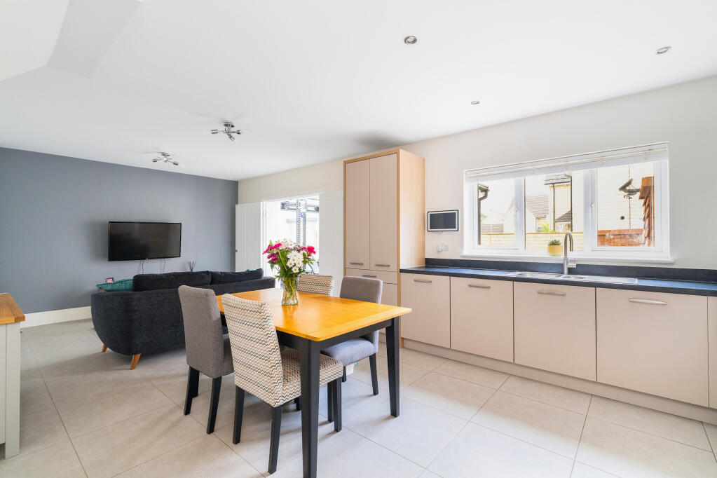 House in Bradford, Steeton with Eastburn - View 4