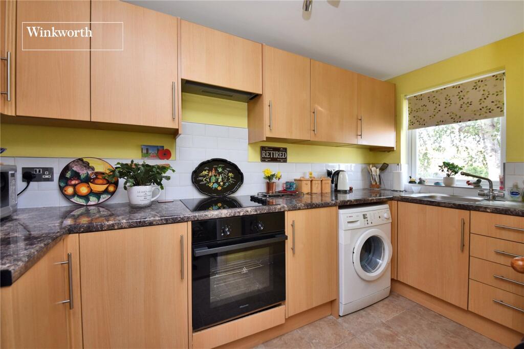 Apartment in Kingston upon Thames - View 3