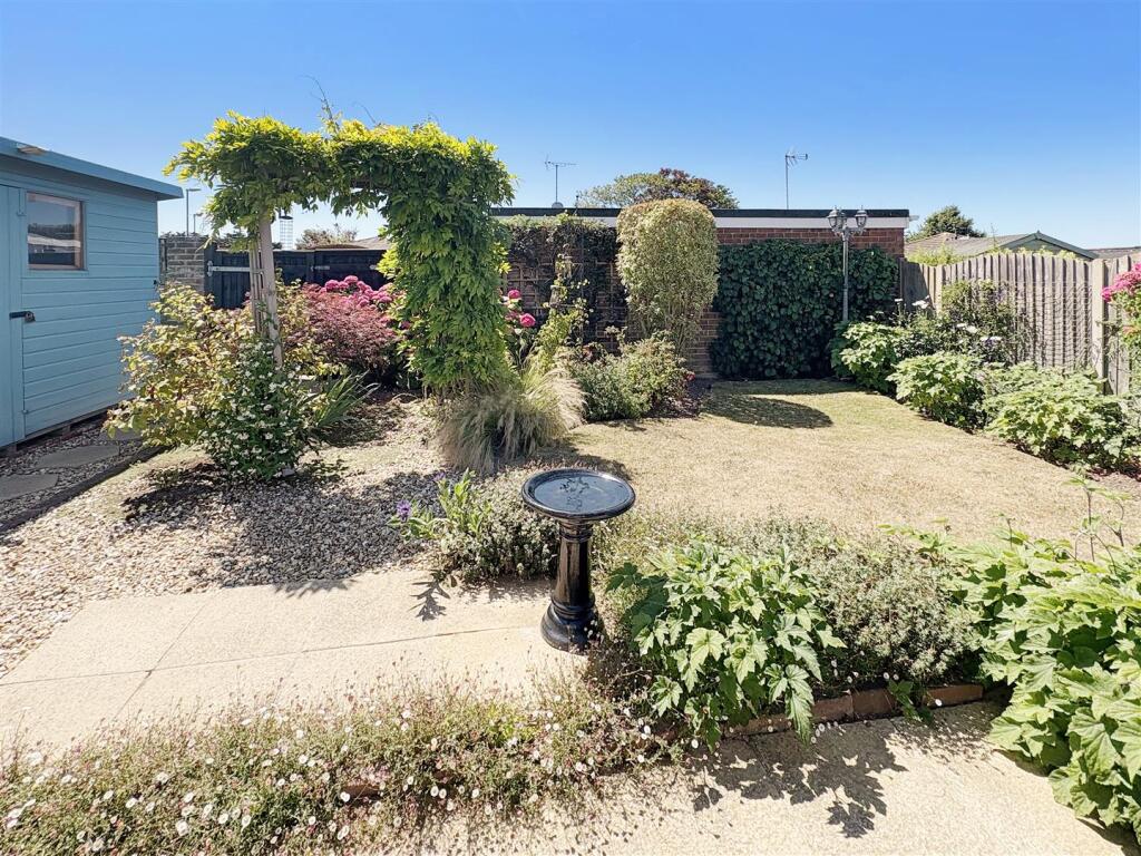 Fishers Close, Littlehampton photo 2