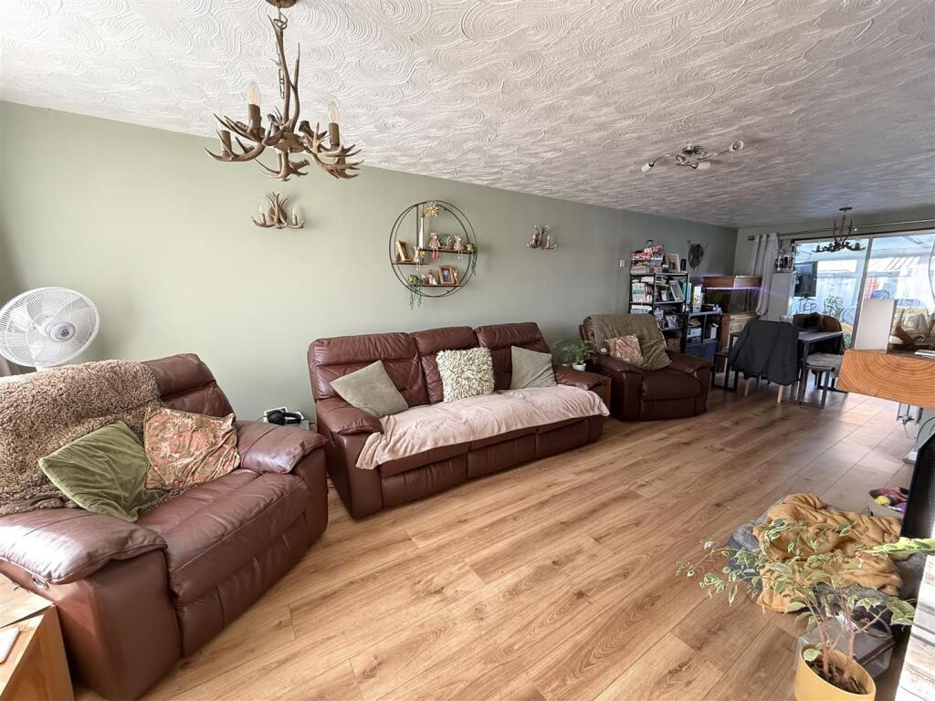 Clays Lane, Branston, Burton on Trent photo 3