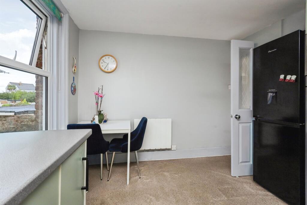 Apartment in Wealden, Polegate - View 4