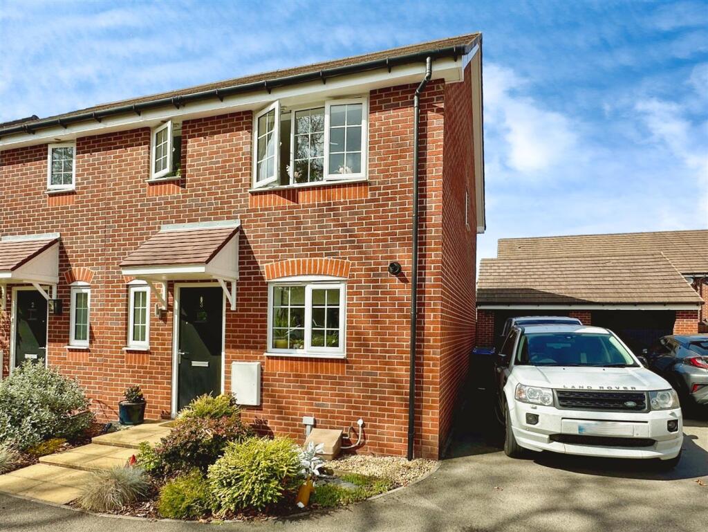 3-bed semi-detached on Arrow Close, Salford Priors, Evesham, £339,000