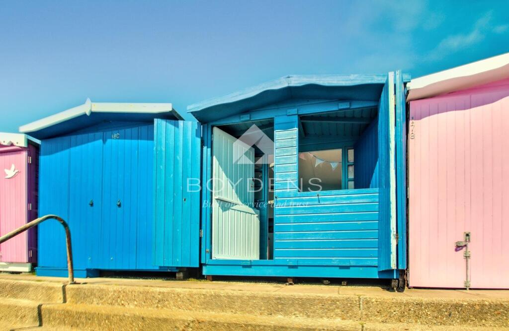 Studio other on Southcliff, Walton on the Naze, £31,000