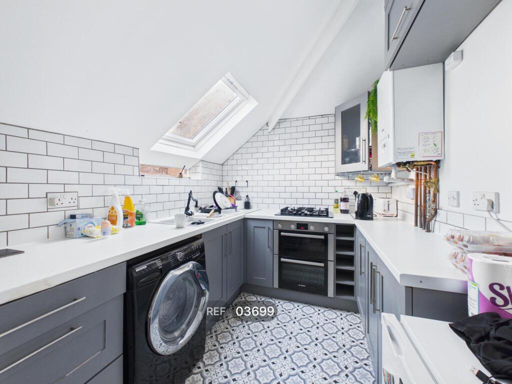 Main image of property: 81, Waterloo Crescent, Nottingham, NG7 4AX