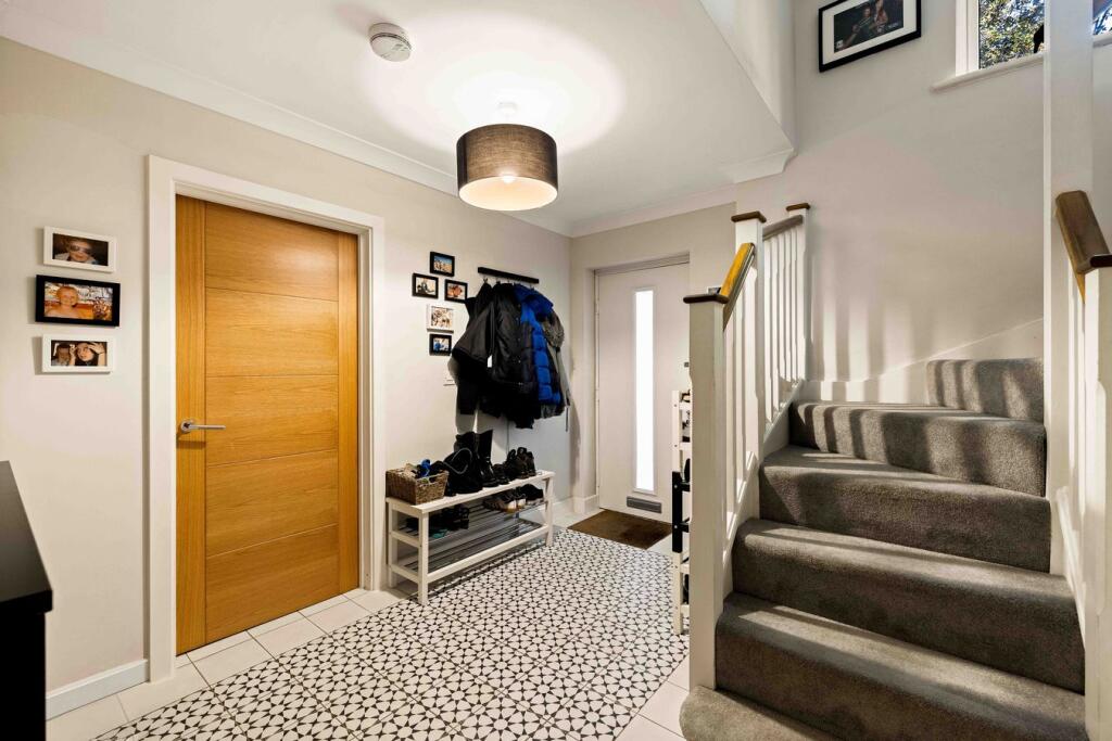 House in Folkestone, Lynwood - More