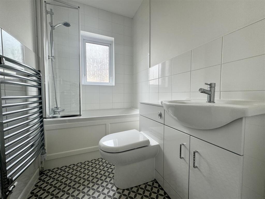 House in Hart, Fleet - View 5