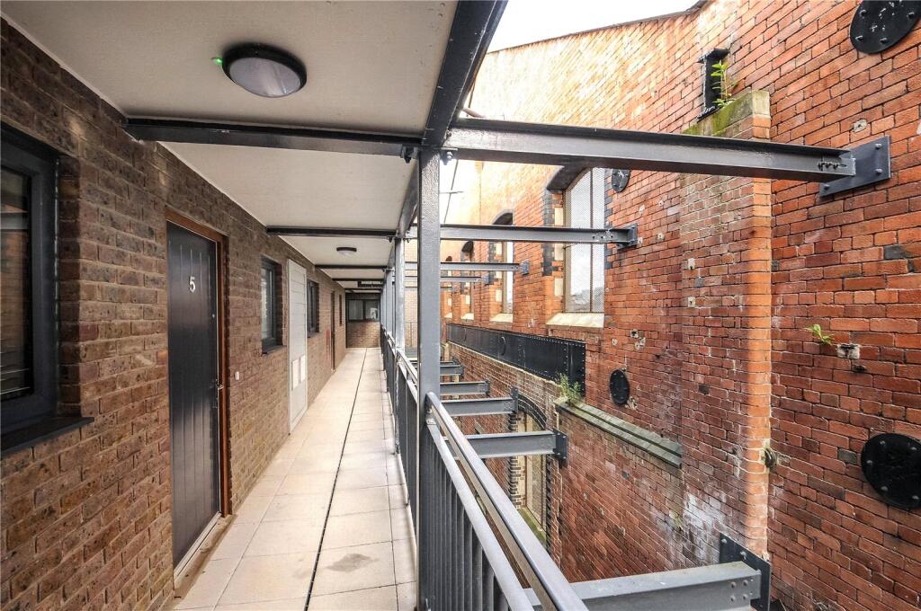 Apartment in Swindon - View 5