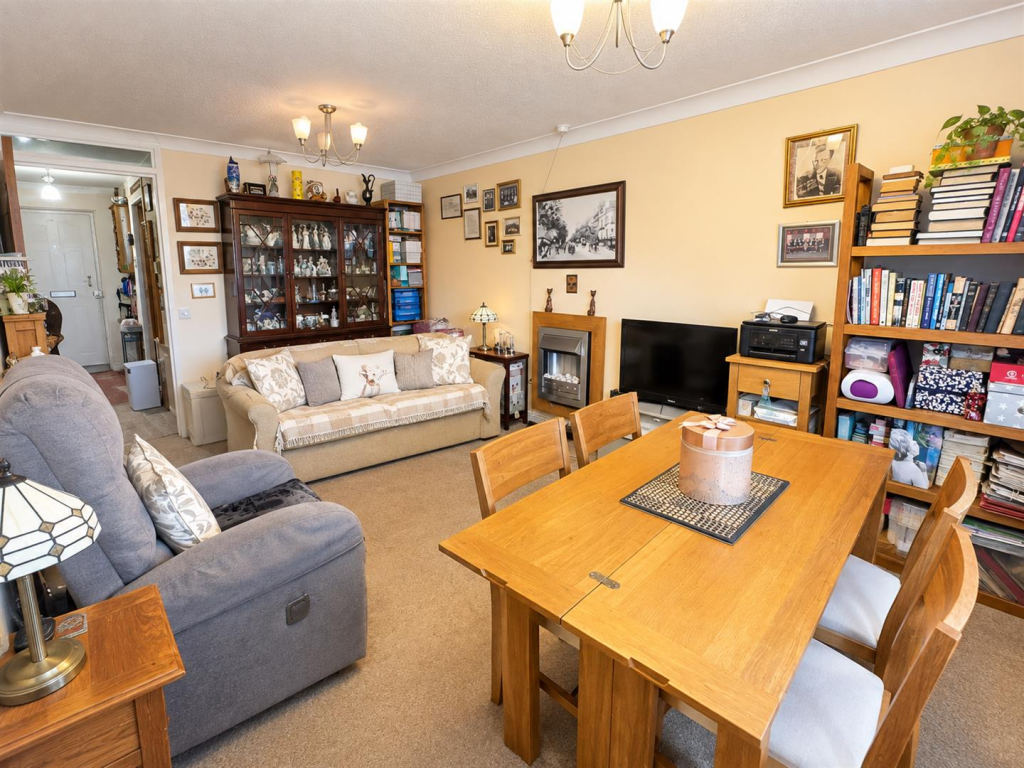 Apartment in Luton - View 5