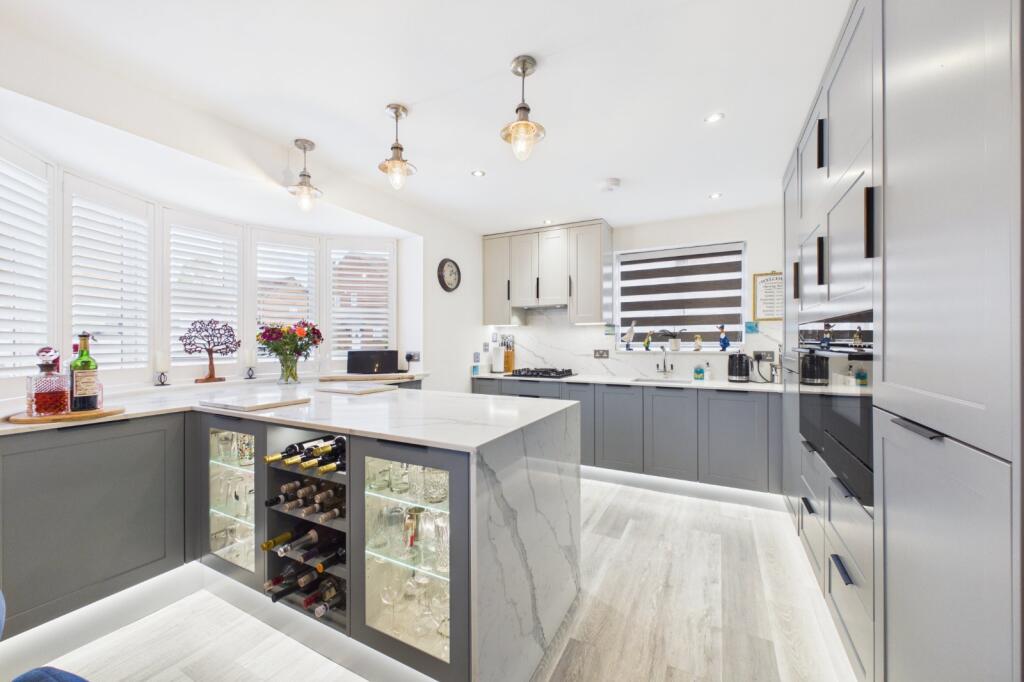 Long Beech Drive, Farnborough, Hampshire, GU14 photo 2