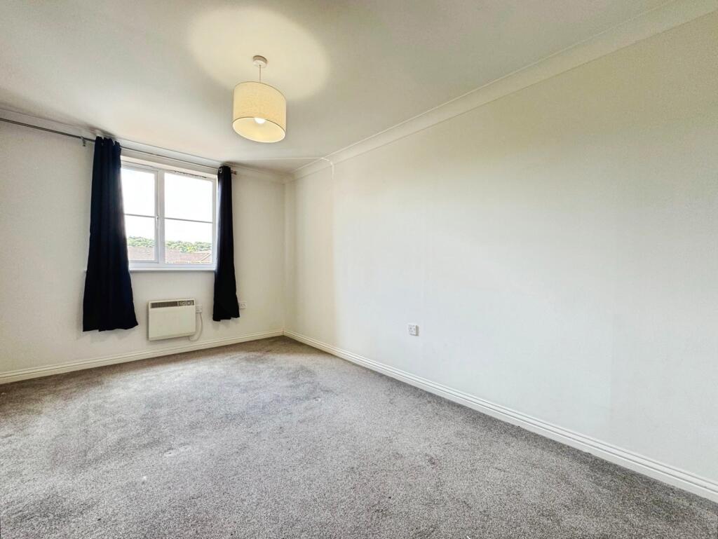 Apartment in Hemel Hempstead - View 3