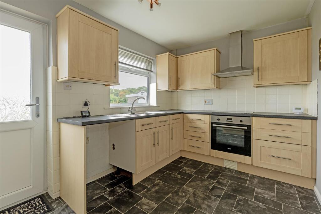 Peterdale Close, Brimington, Chesterfield photo 2