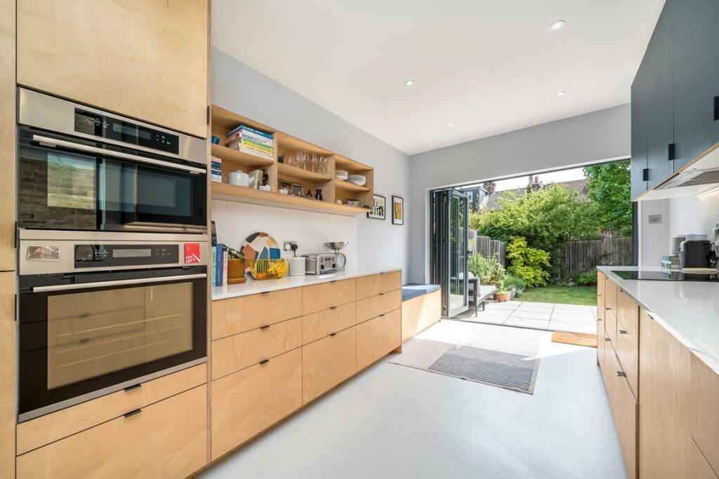 House in London - View 3